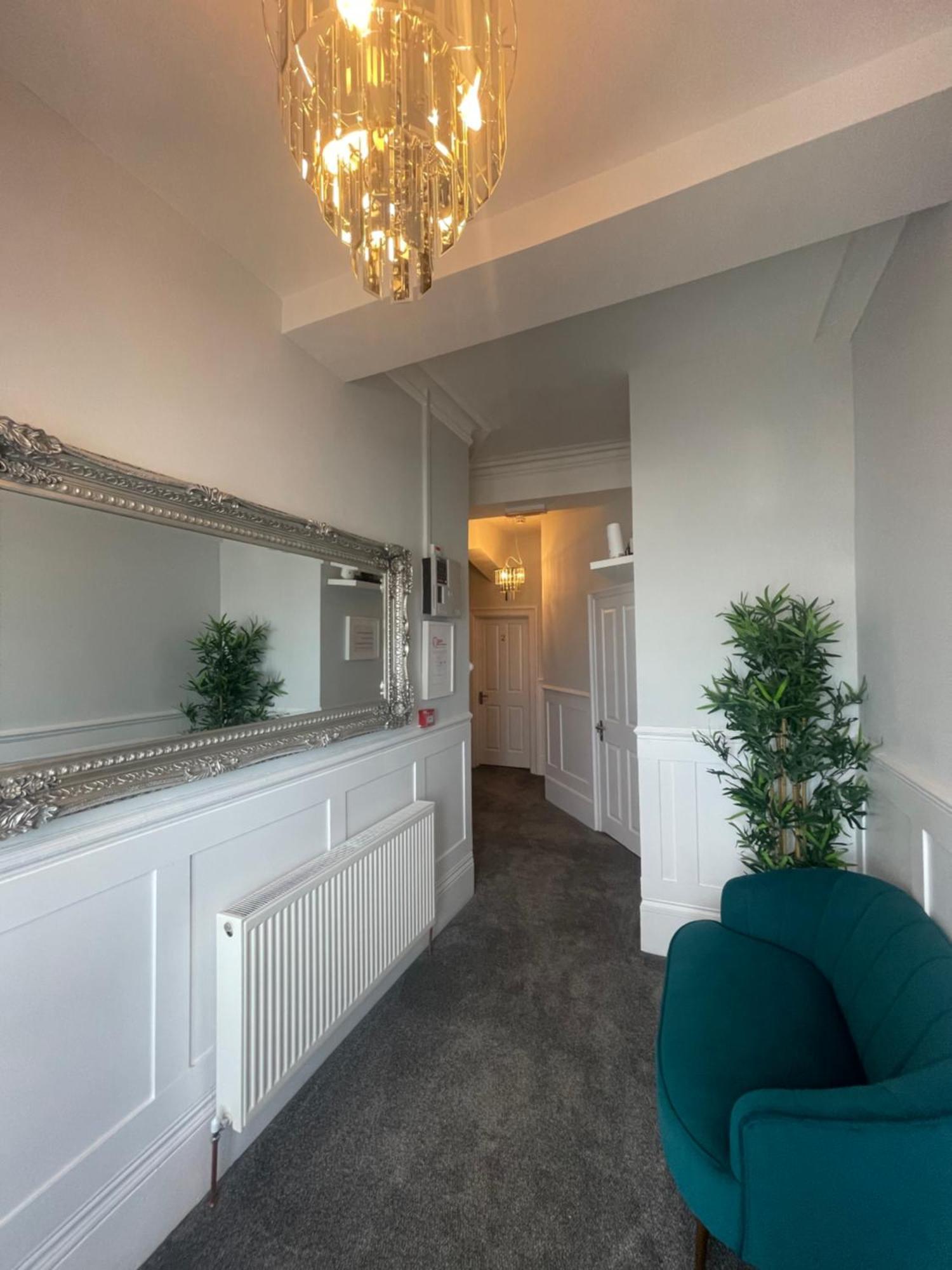 The Marlborough Sea View Holiday Apartments Скарборо Екстер'єр фото